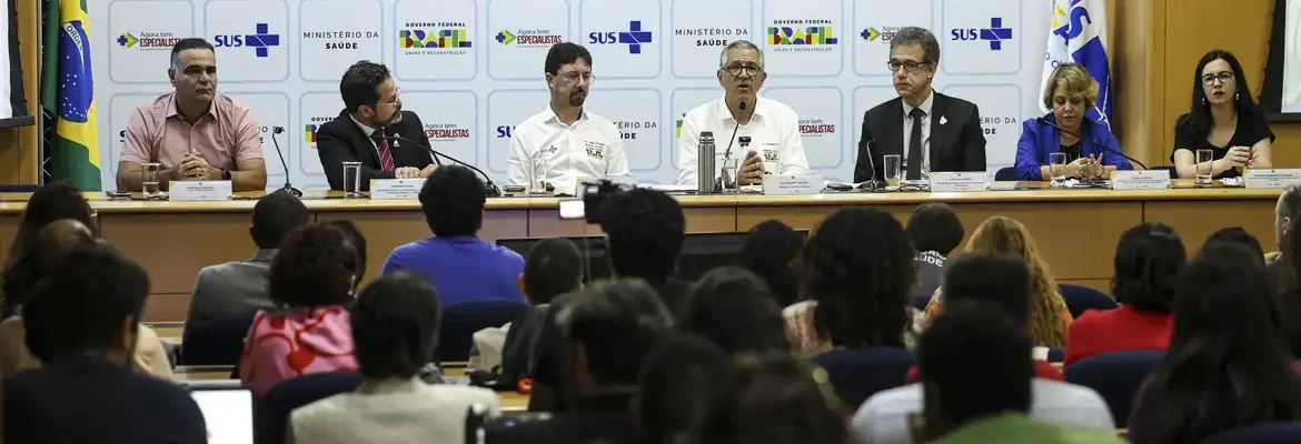 Saúde anuncia 3 mil vagas de residência e 900 para especialistas