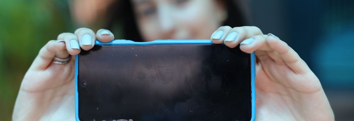 Espanha vai proibir acesso às redes sociais para menores de 16 anos