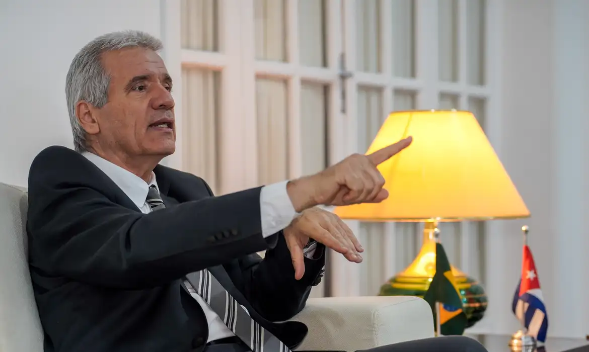 OAB Barro Preto - Embaixador de Cuba chama de genocídio medidas de Trump sobre petróleo
