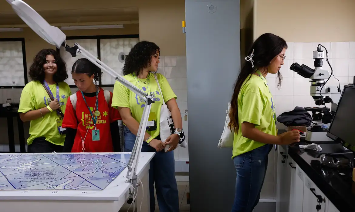 OAB Barro Preto - Imersão na Fiocruz inspira meninas a seguir carreira científica