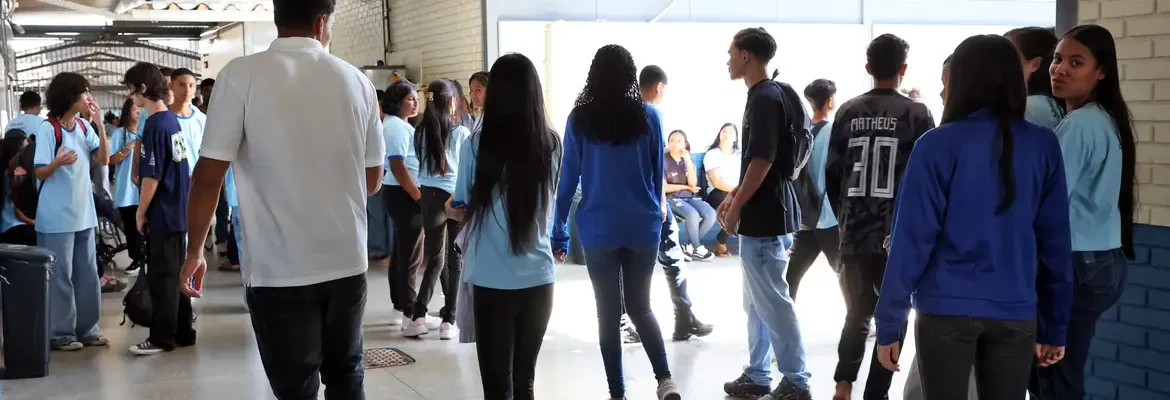 Pé-de-Meia: MEC paga incentivo para nascidos em novembro e dezembro