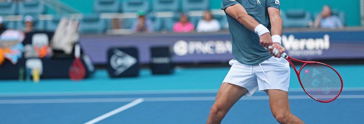 João Fonseca luta, mas é superado pelo espanhol Carlos Alcaraz