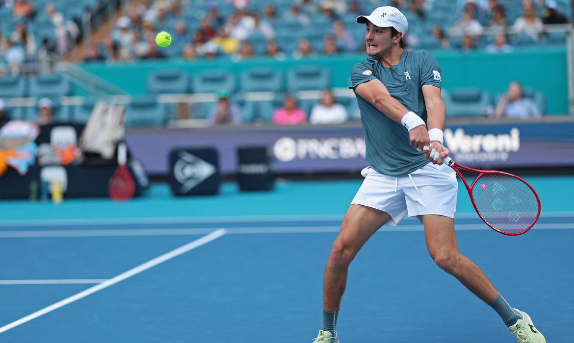 OAB Barro Preto - João Fonseca luta, mas é superado pelo espanhol Carlos Alcaraz