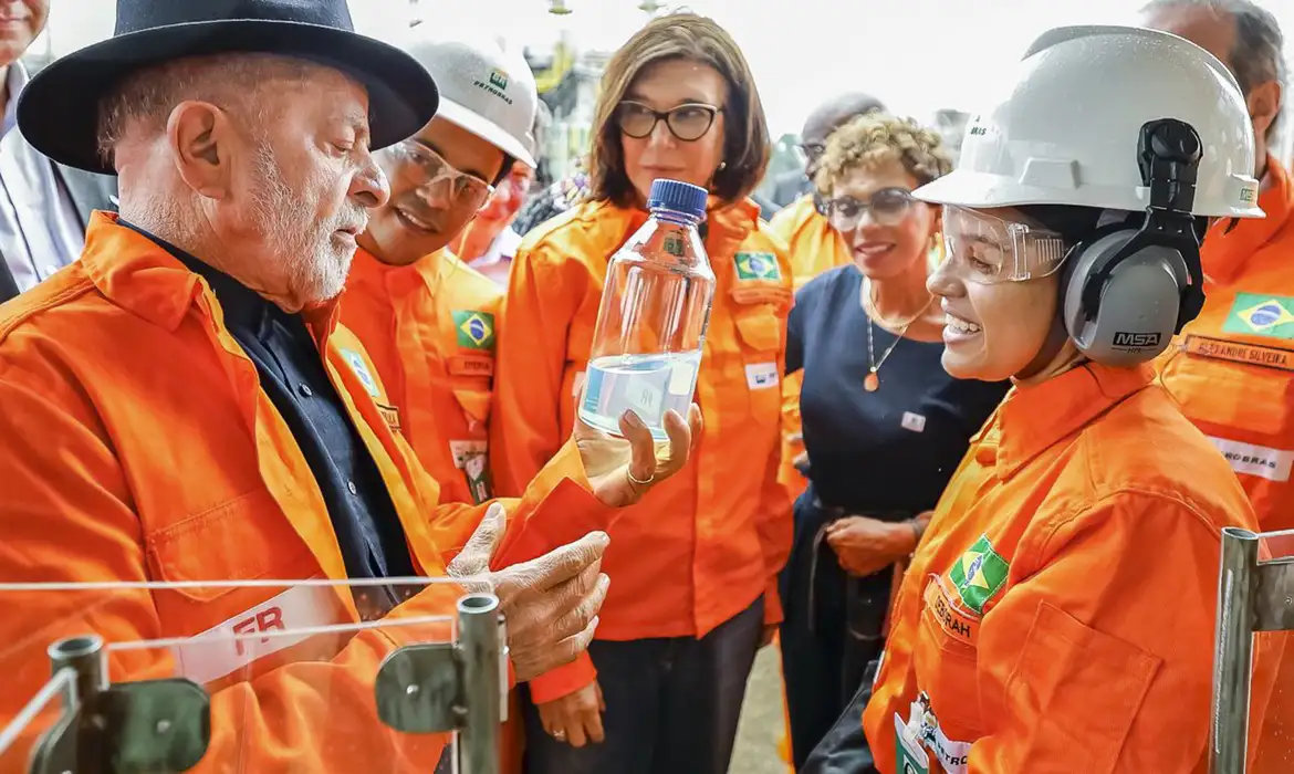 OAB Barro Preto - Lula defende criação de reserva estratégica de combustíveis