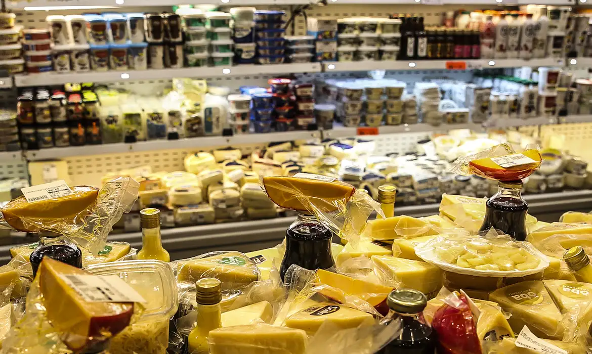 OAB Barro Preto - Crédito e emprego explicam vendas no comércio em patamar recorde