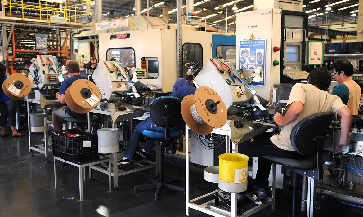 OAB Barro Preto - Alta da atividade industrial em janeiro não compensa perdas acumuladas