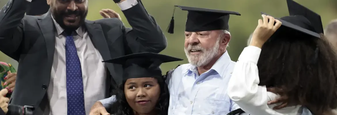 Governo anuncia ampliação da Rede Nacional de Cursinhos Populares