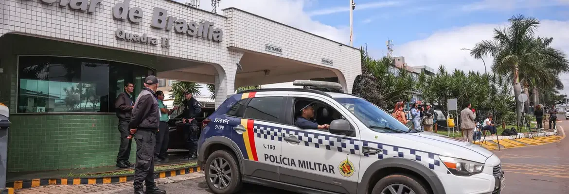 Moraes nega livre acesso de filhos de Bolsonaro à prisão domiciliar