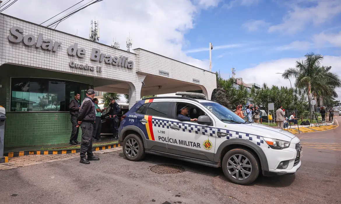 OAB Barro Preto - Moraes nega livre acesso de filhos de Bolsonaro à prisão domiciliar