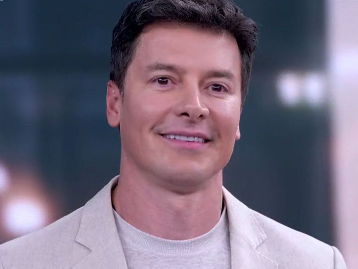 OAB Barro Preto - Bastidores da TV- Rodrigo Faro assina contrato com a Globo