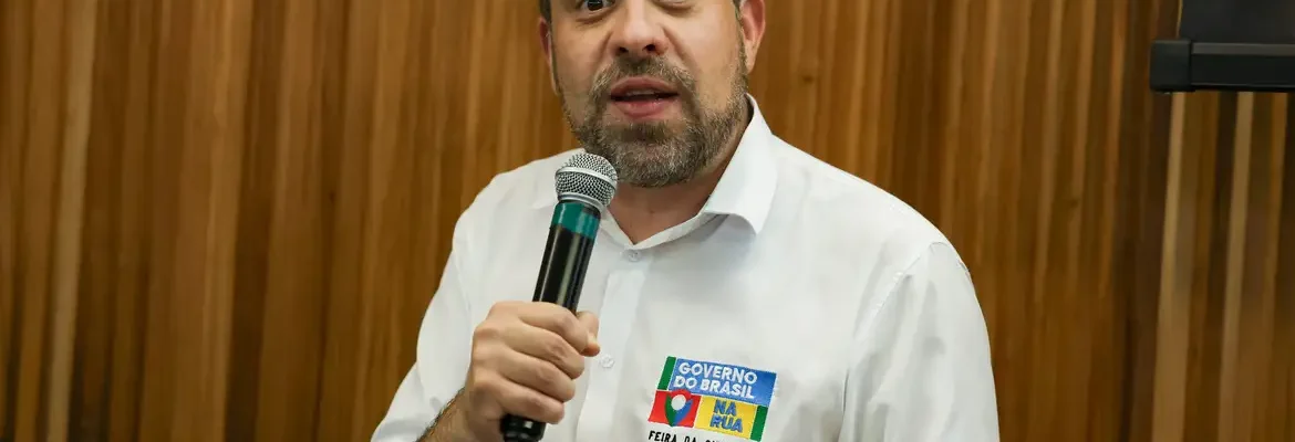 “É banditismo”, diz Boulos sobre aumento de diesel nos postos