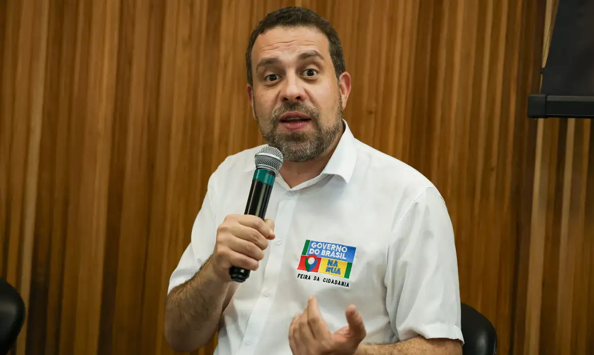 OAB Barro Preto - “É banditismo”, diz Boulos sobre aumento de diesel nos postos