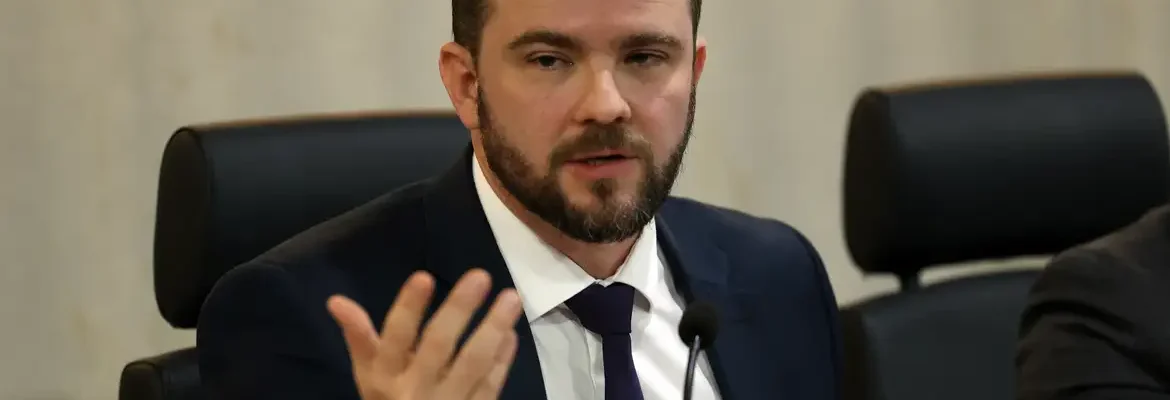 Nova versão do Desenrola será lançada após viagem de Lula, diz Durigan