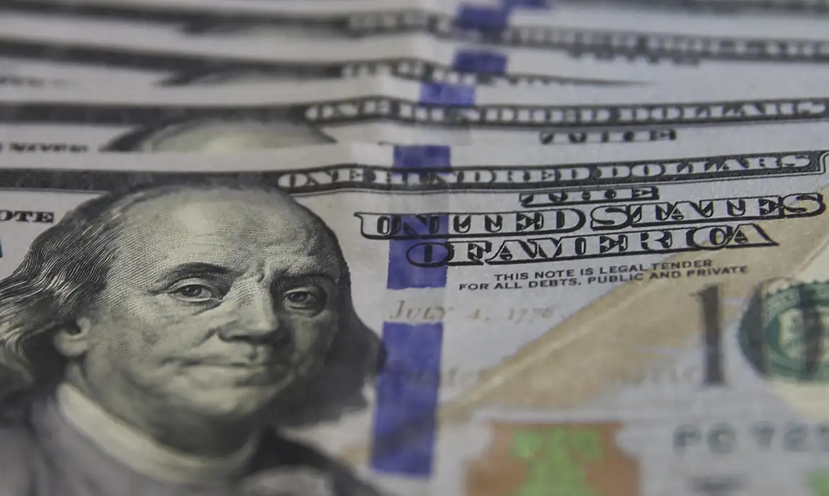 OAB Barro Preto - Dólar fecha abaixo de R$ 5 pela primeira vez em mais de dois anos