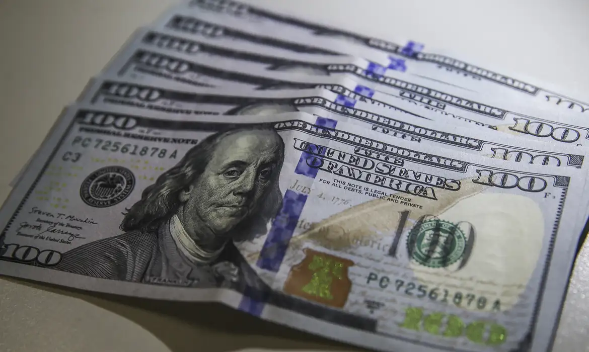 OAB Barro Preto - Dólar retoma nível pré-guerra e Bolsa sobe com possível acordo com Irã