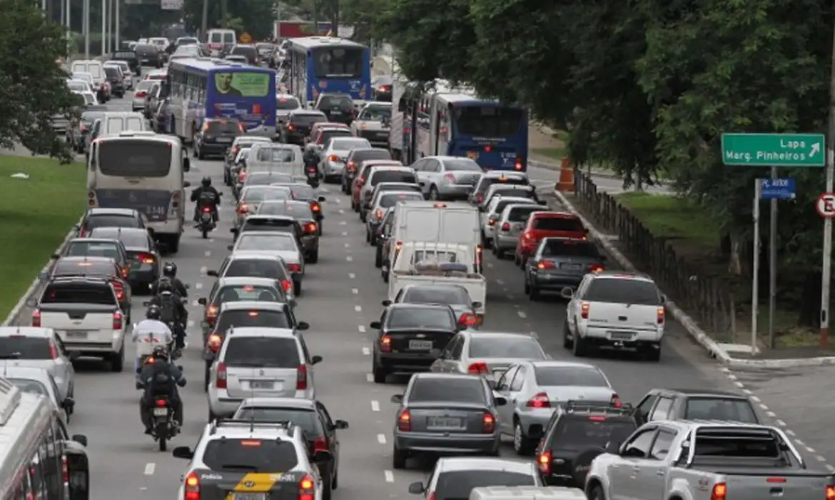 OAB Barro Preto - Gasolina e alimentos pressionam, e prévia da inflação sobe para 0,89%