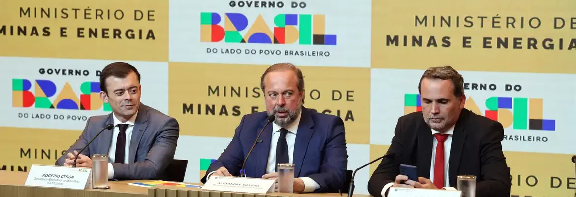 Governo cria subsídio de até R$ 0,89 para segurar preço da gasolina