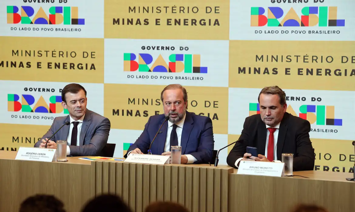 OAB Barro Preto - Governo cria subsídio de até R$ 0,89 para segurar preço da gasolina