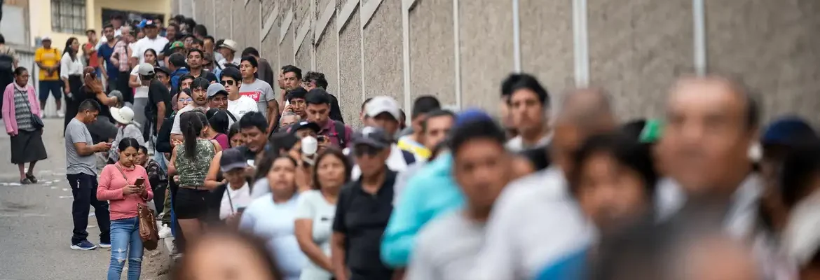Peru: esquerda enfrenta Fujimori em 2º turno após apuração tumultuada