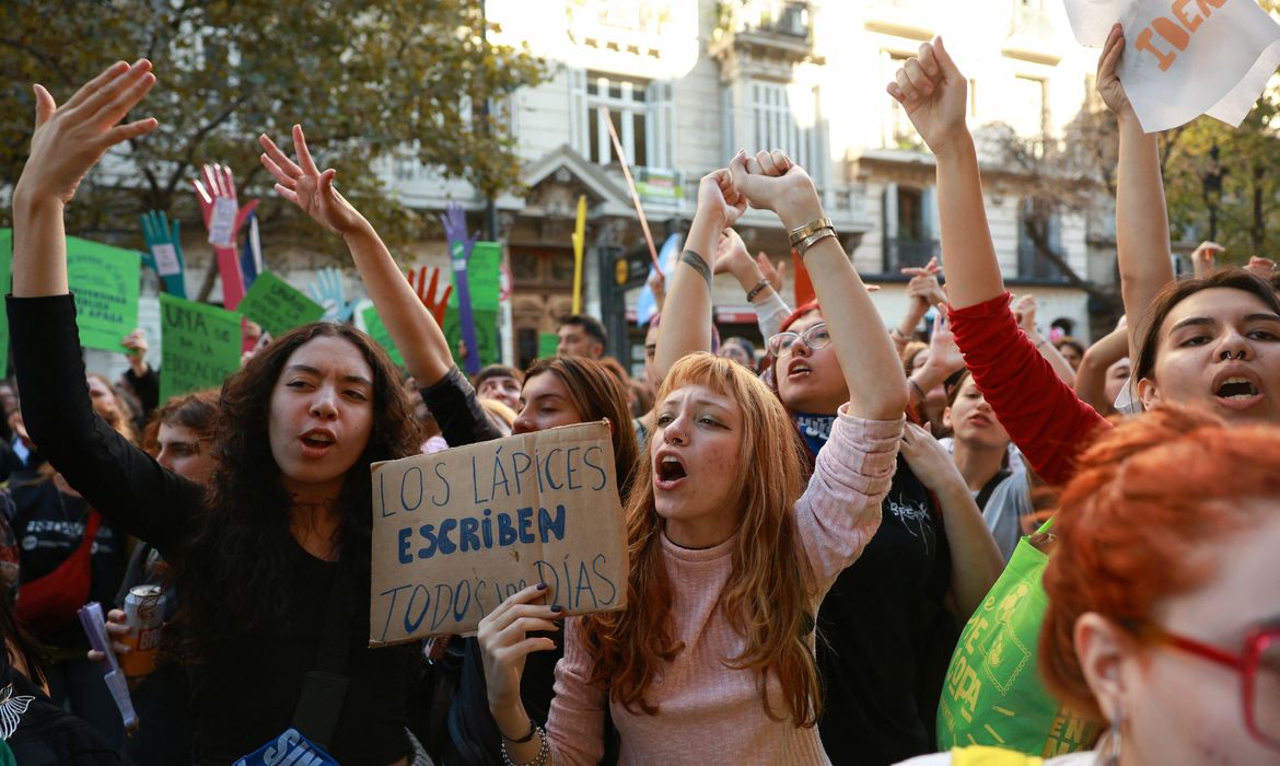 OAB Barro Preto - Marcha Universitária protesta contra cortes de Milei