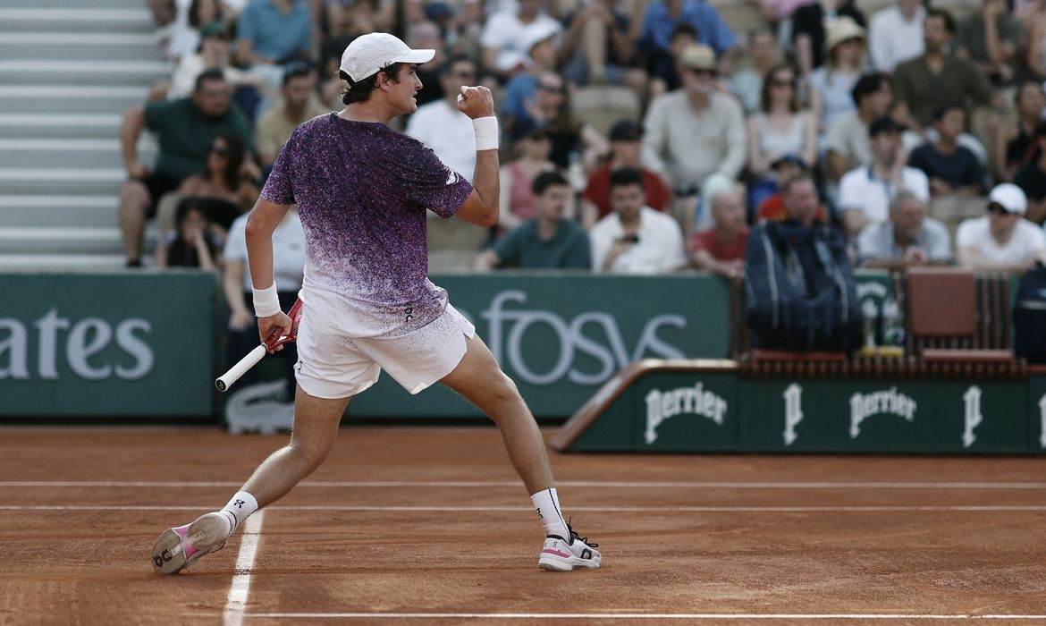 OAB Barro Preto - João Fonseca estreia com vitória no torneio de Roland Garros