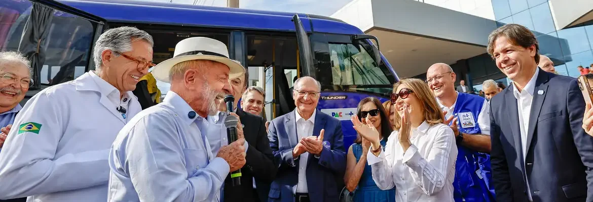 “Aqui não tem dinheiro do Vorcaro”, diz Lula em visita a hospital