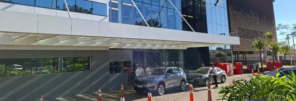Bolsonaro é internado para cirurgia no ombro em Brasília