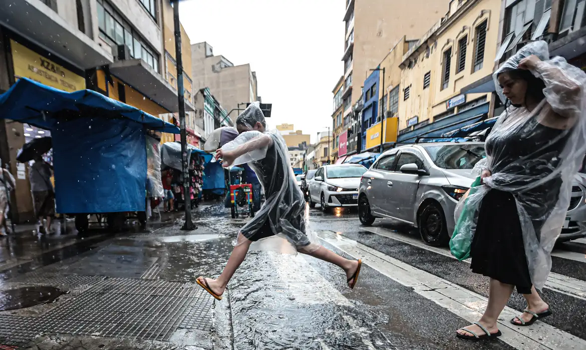 OAB Barro Preto - Chuva deve atingir todas as regiões no fim de semana, prevê Inmet 