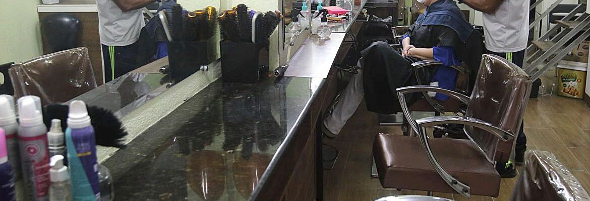 IBGE: setor de serviços recua 1,2% em março