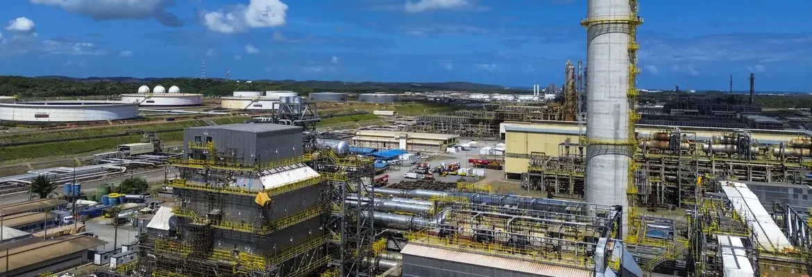 Refinarias da Petrobras operam com mais de 100% de capacidade; entenda