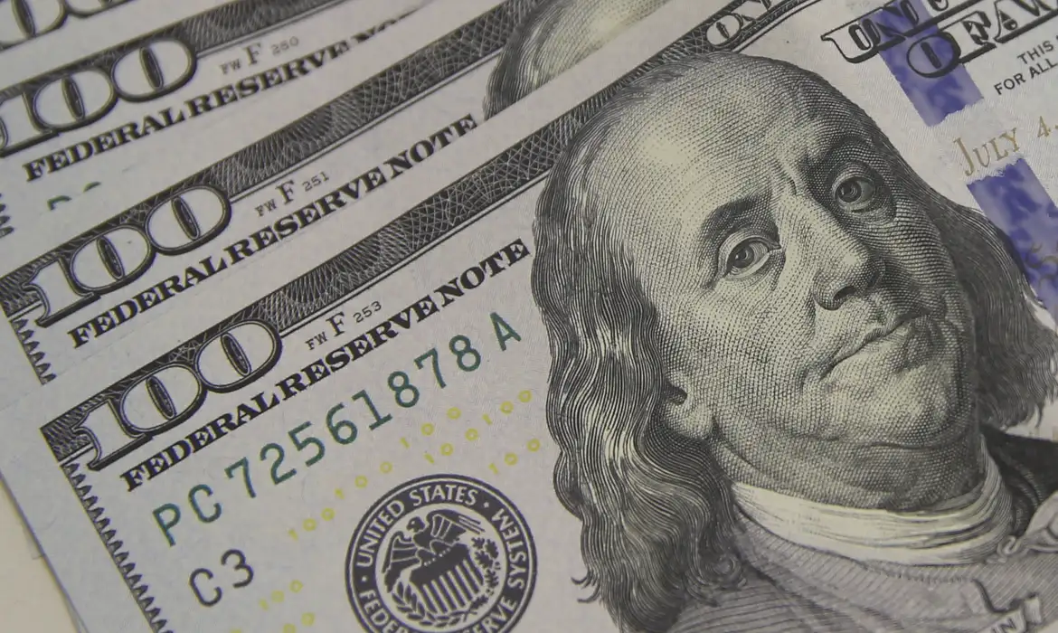 OAB Barro Preto - Dólar sobe a R$ 5,06, e bolsa cai com tensão global e ruído político
