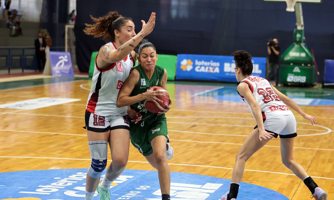 OAB Barro Preto - Sesi Araraquara vence o Cerrado e encosta na liderança da LBF