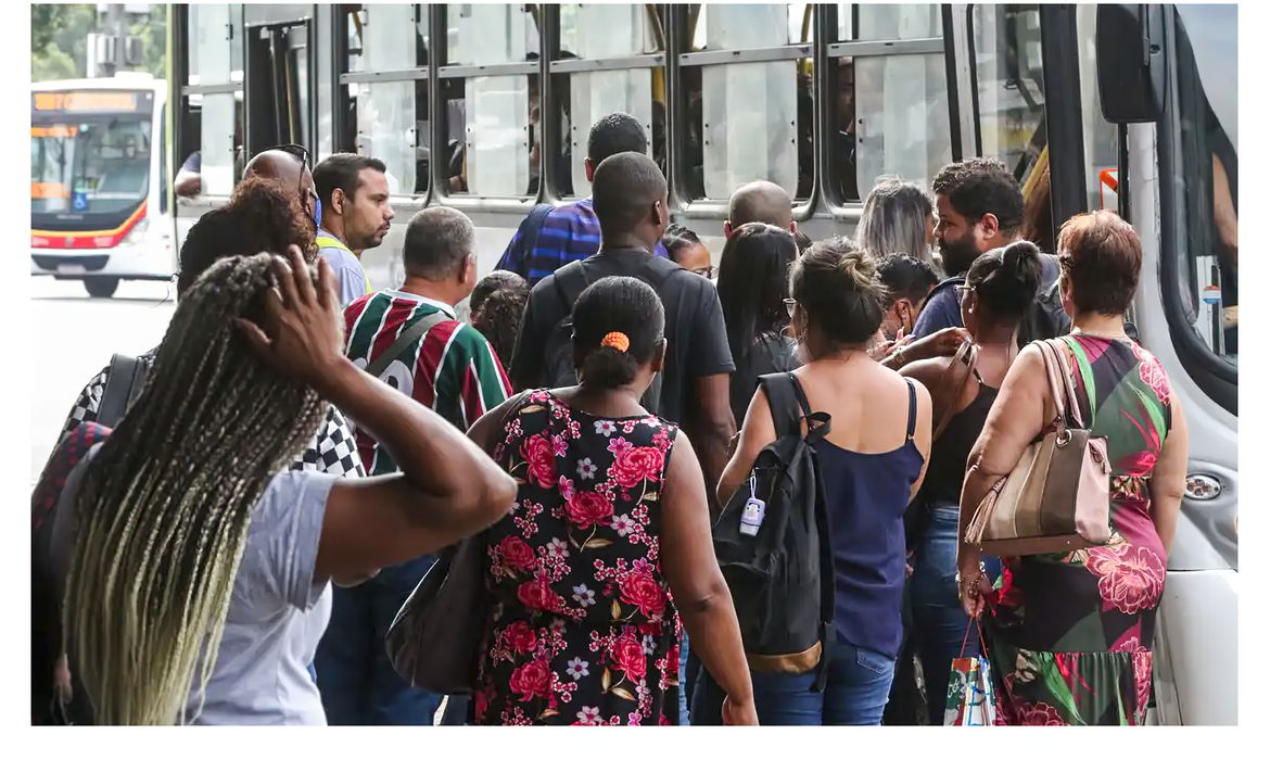 OAB Barro Preto - Número de pessoas em busca de emprego há dois anos ou mais cai 21,7%
