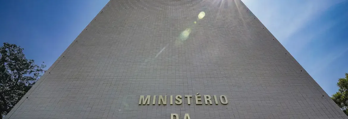 Governo bloqueia R$ 22,1 bi do Orçamento de 2026