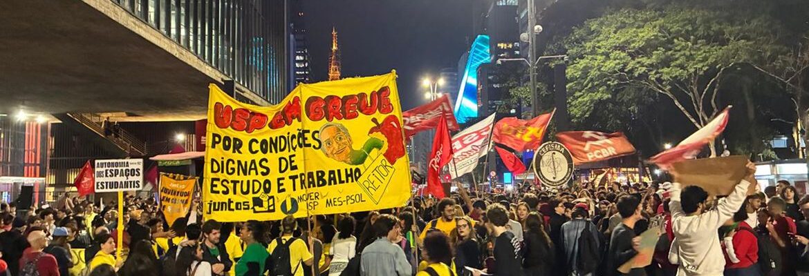 Ato de alunos da USP cobra diálogo com reitoria