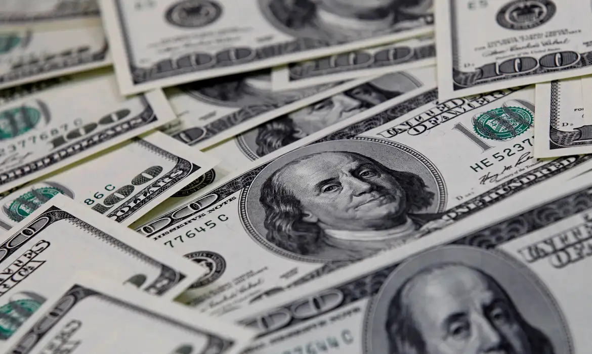 OAB Barro Preto - Bolsa cai 2,22%, e dólar volta a subir acima de R$ 5,06