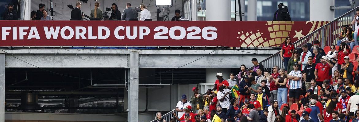 Paixão pelo futebol expõe população à publicidade de bets, alerta Idec