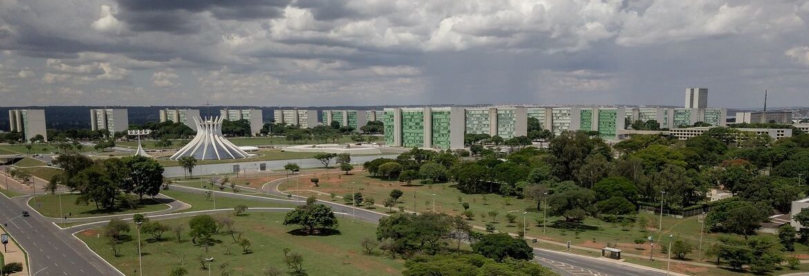Negros e mulheres avançam, mas topo do serviço público segue desigual