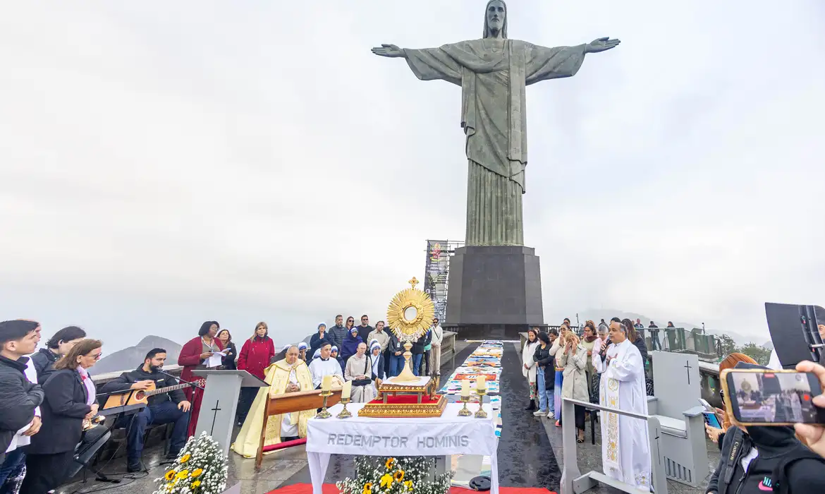 OAB Barro Preto - Cristo Redentor inova com tapete de patchwork no Corpus Christi