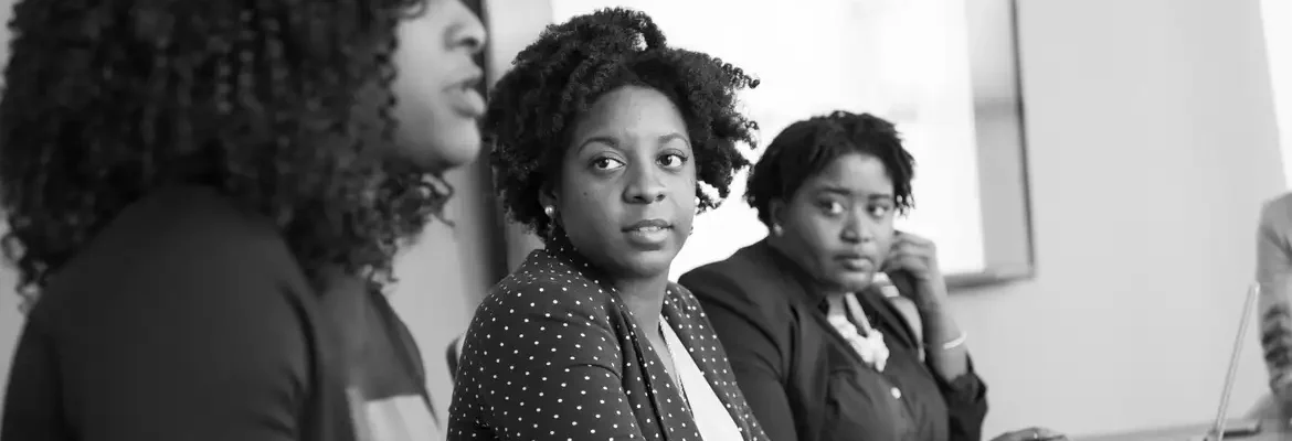 Desemprego entre mulheres negras jovens chega a 24,7%, aponta estudo