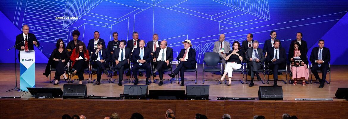 Confiança dos técnicos impulsiona bons resultados do BNDES, diz Lula