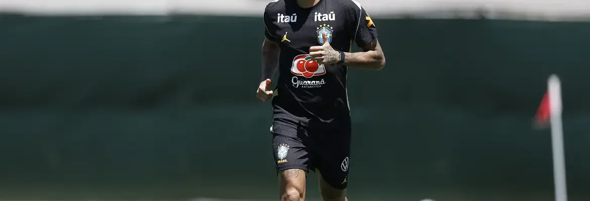 Neymar vai a campo pela primeira vez em treino da seleção brasileira