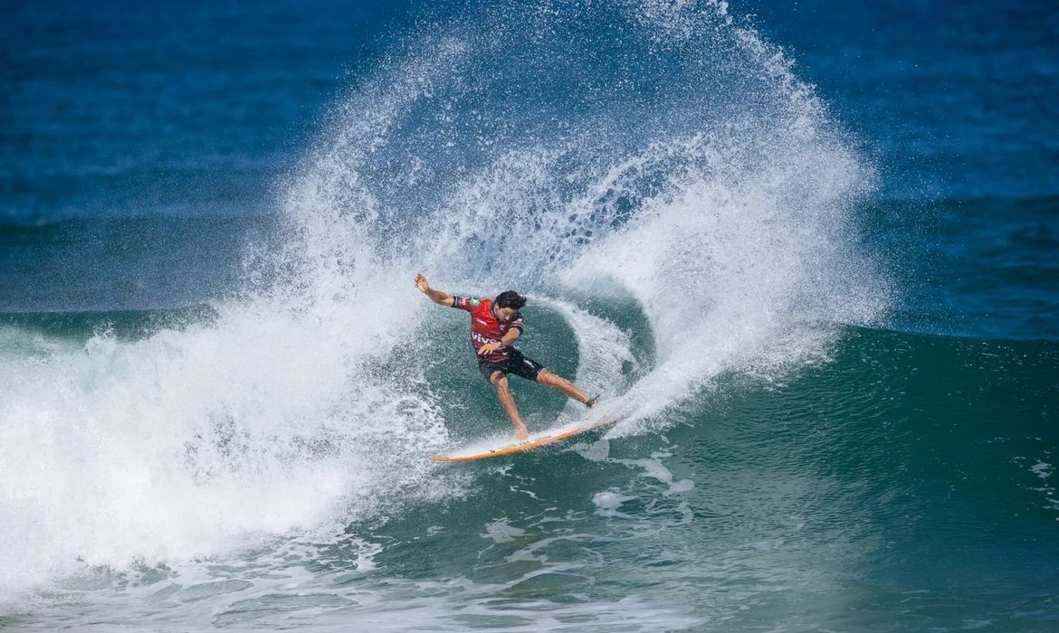 OAB Barro Preto - WSL: Dora e Chianca avançam às semifinais de etapa em Saquarema