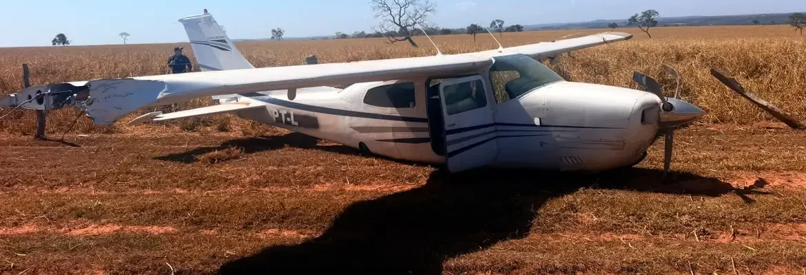 FAB intercepta aeronave suspeita vinda da Bolívia