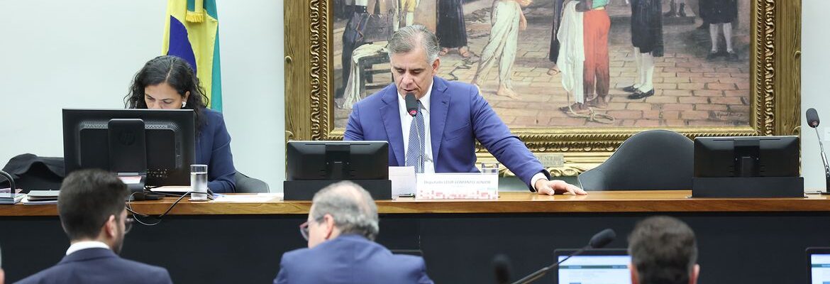 CCJ da Câmara aprova fim da aposentadoria como punição para juízes