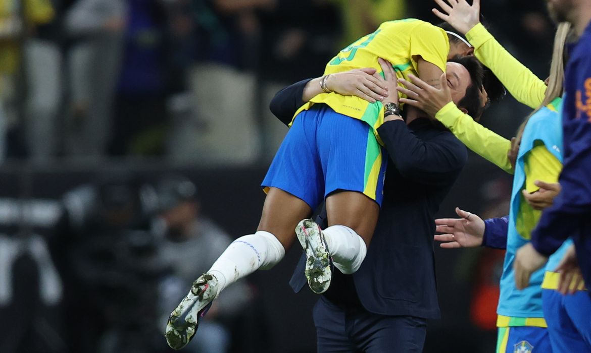 OAB Barro Preto - Arthur Elias aprova logística em caminho do Brasil na Copa Feminina