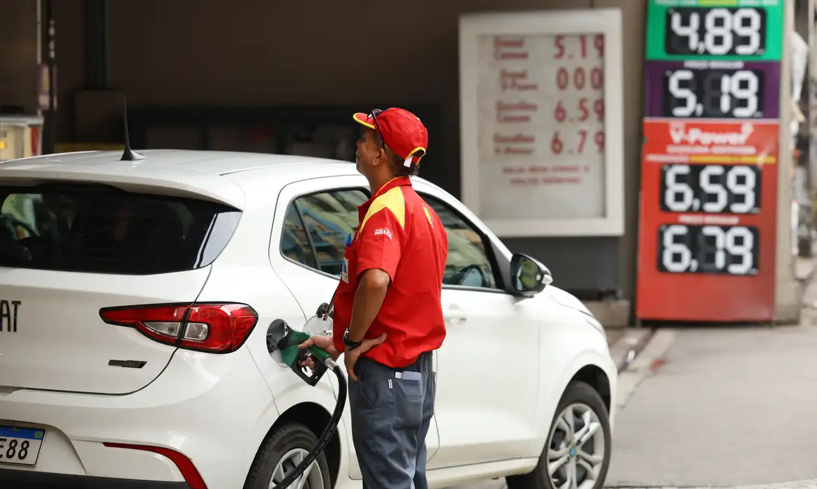 OAB Barro Preto - Aumento de etanol na gasolina divide opiniões sobre impacto em carros