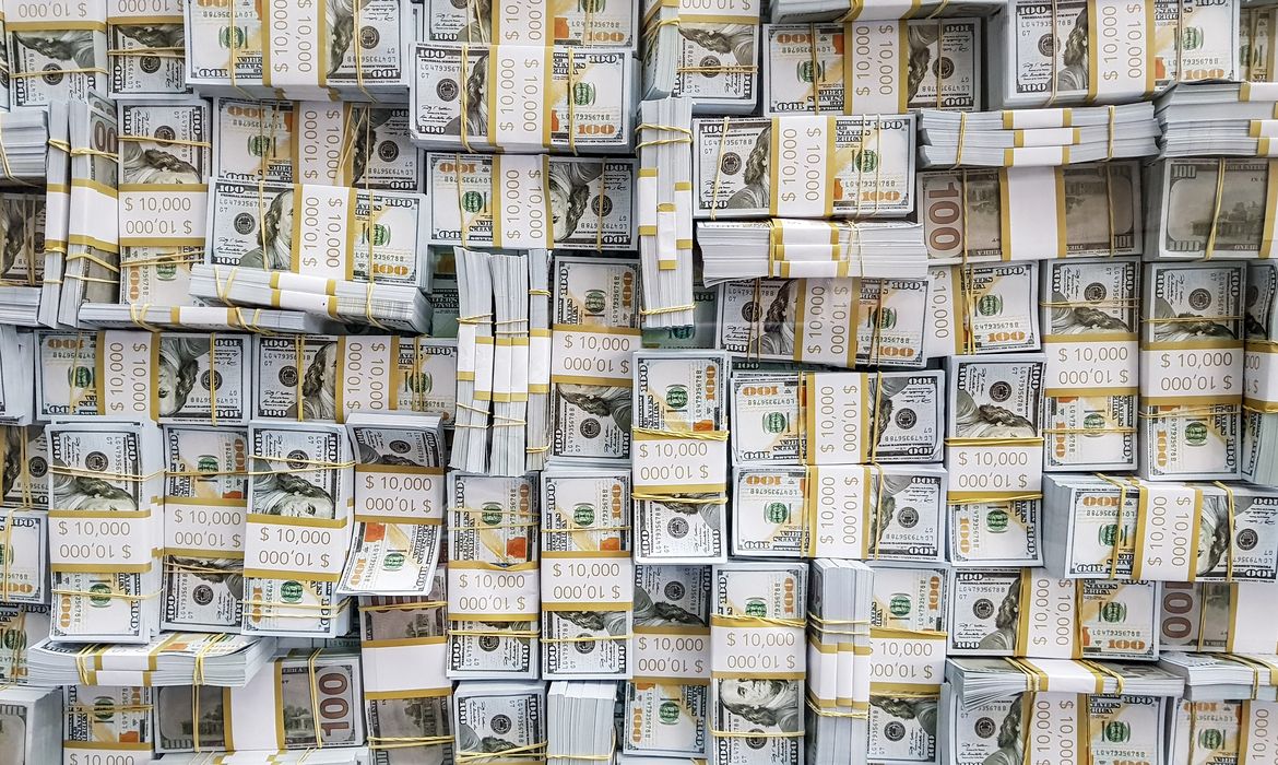 OAB Barro Preto - Dólar cai a R$ 5,14 com alívio no mercado externo