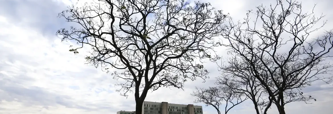 Grande parte do país tem temperaturas elevadas nesta terça-feira