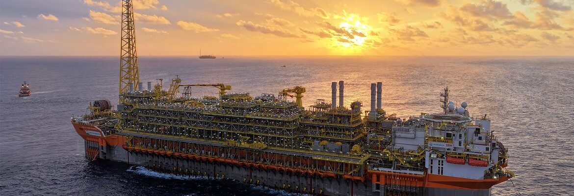 Navio-plataforma da Petrobras atinge produção máxima no pré-sal